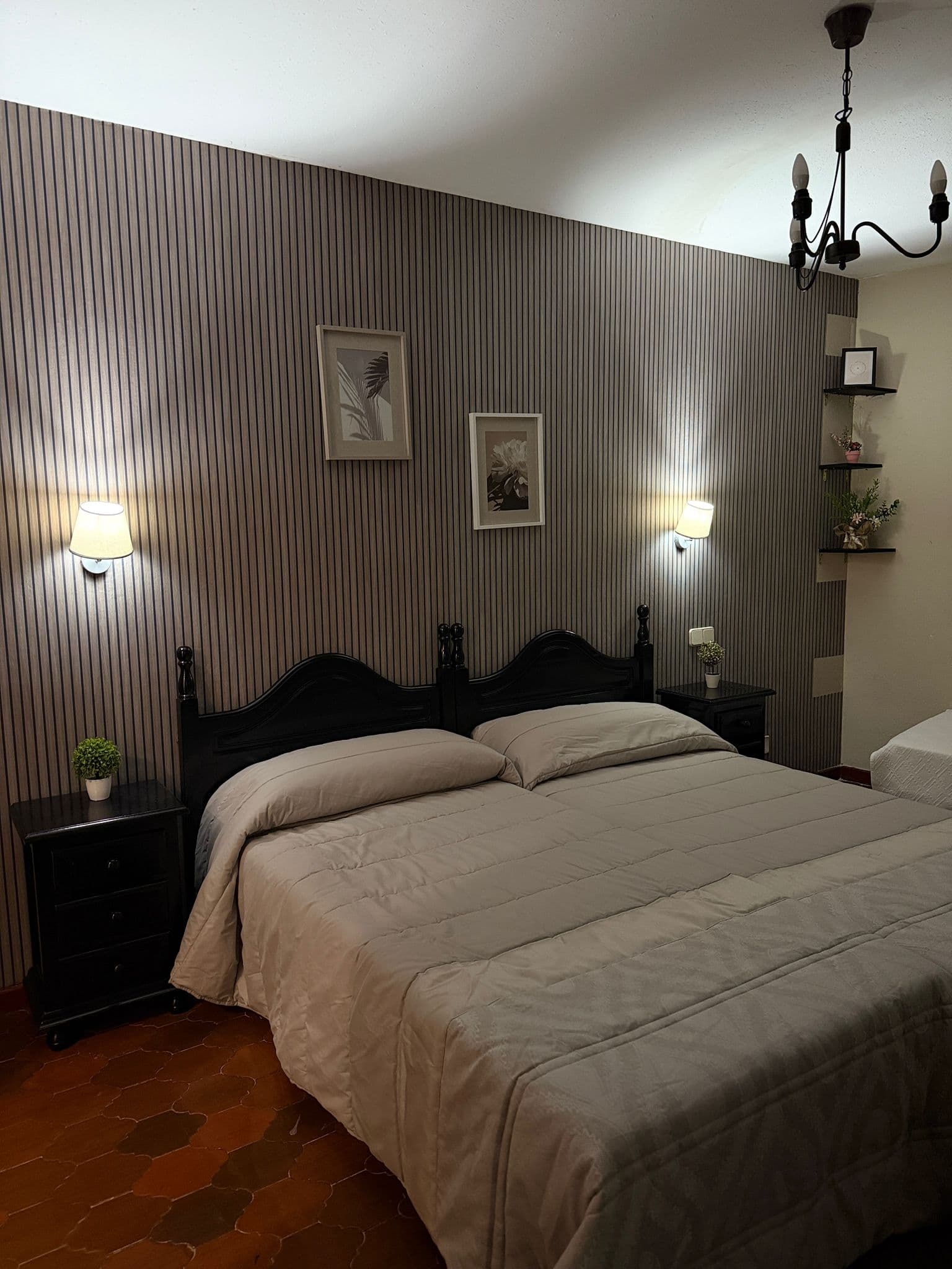 Habitación del hostal adaptada para distintos tipos de viajeros.
